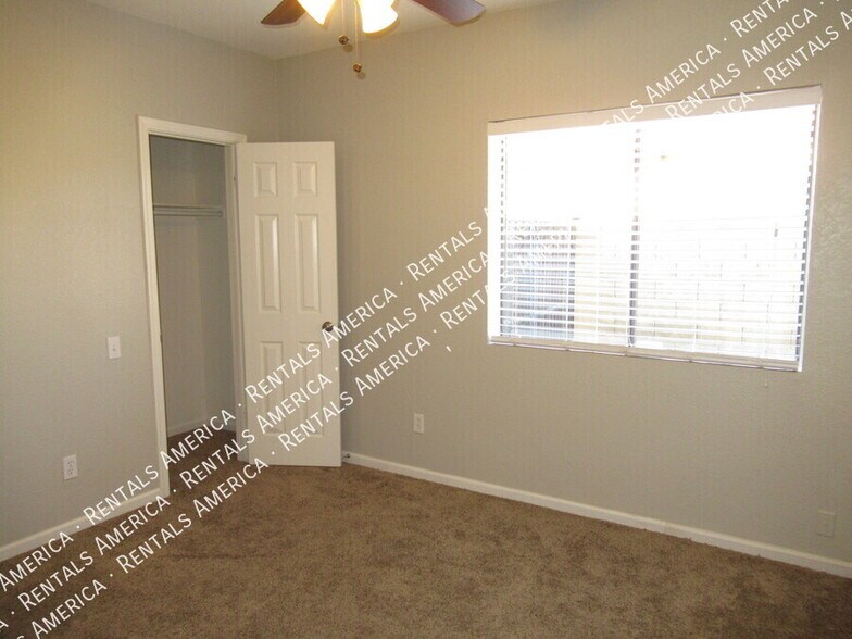 Building Photo - 1251 E Brentrup Dr