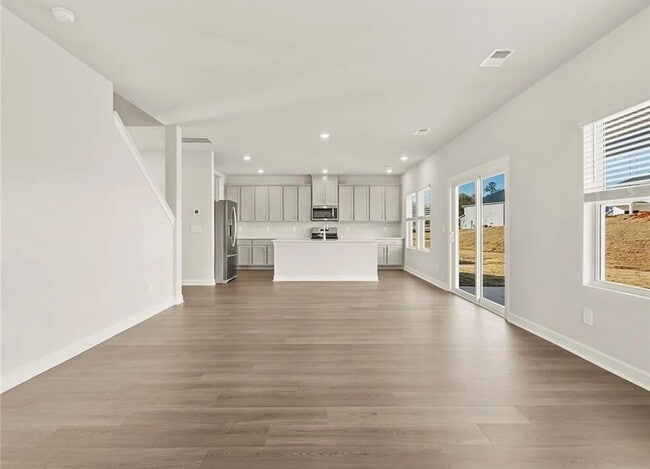 Building Photo - Beautiful 4/3 Available Now!