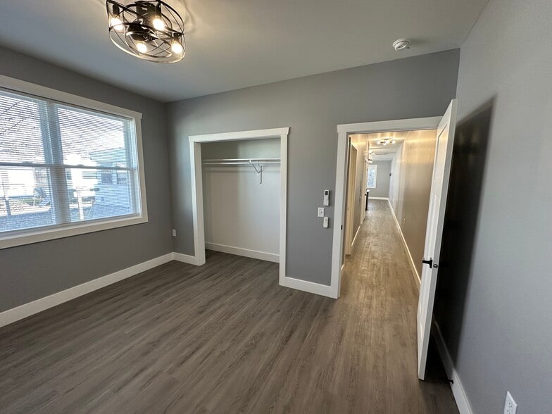 Building Photo - 1102 S Malott St