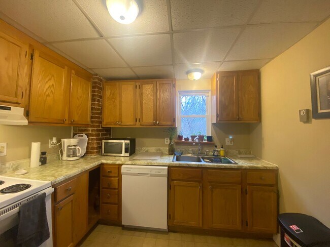 Building Photo - 150 Wellen Avenue