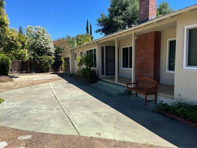 Building Photo - Los Gatos Living Just Minutes from Downtown & New Whole Foods