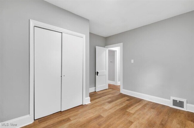 Building Photo - 3363 E 102nd St