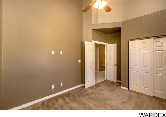 Building Photo - 4 Bedroom House Across from Golf Course!