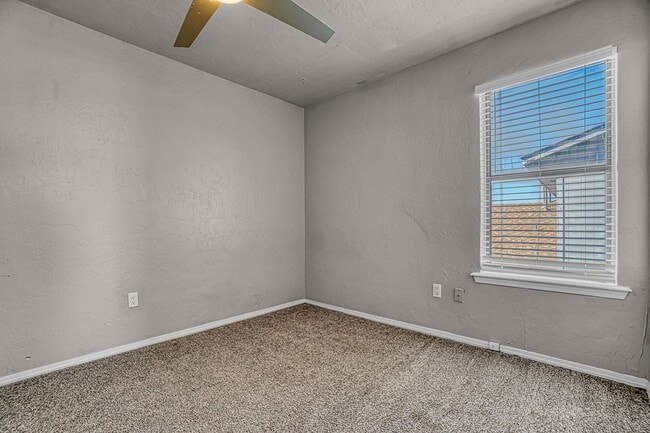 Building Photo - 4028 NW Ozmun Ave