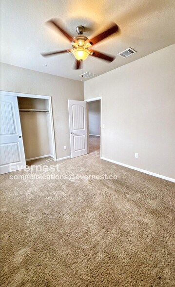 Building Photo - 2880 Donnell Dr