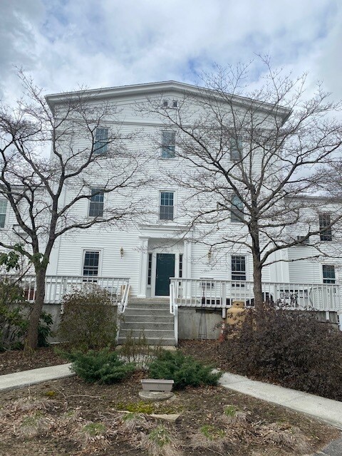 Building Photo - 29 Institute Ln