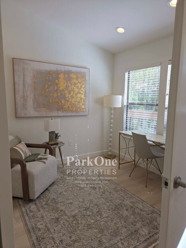 Building Photo - 1733 S Villa Way