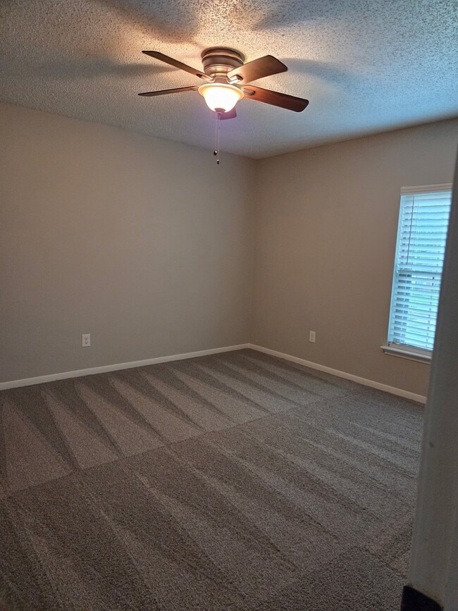 Building Photo - 8714 Warrenford Dr