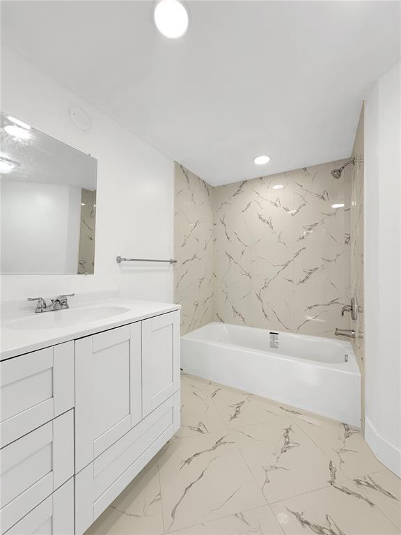 Building Photo - 211 Lake Pointe Dr