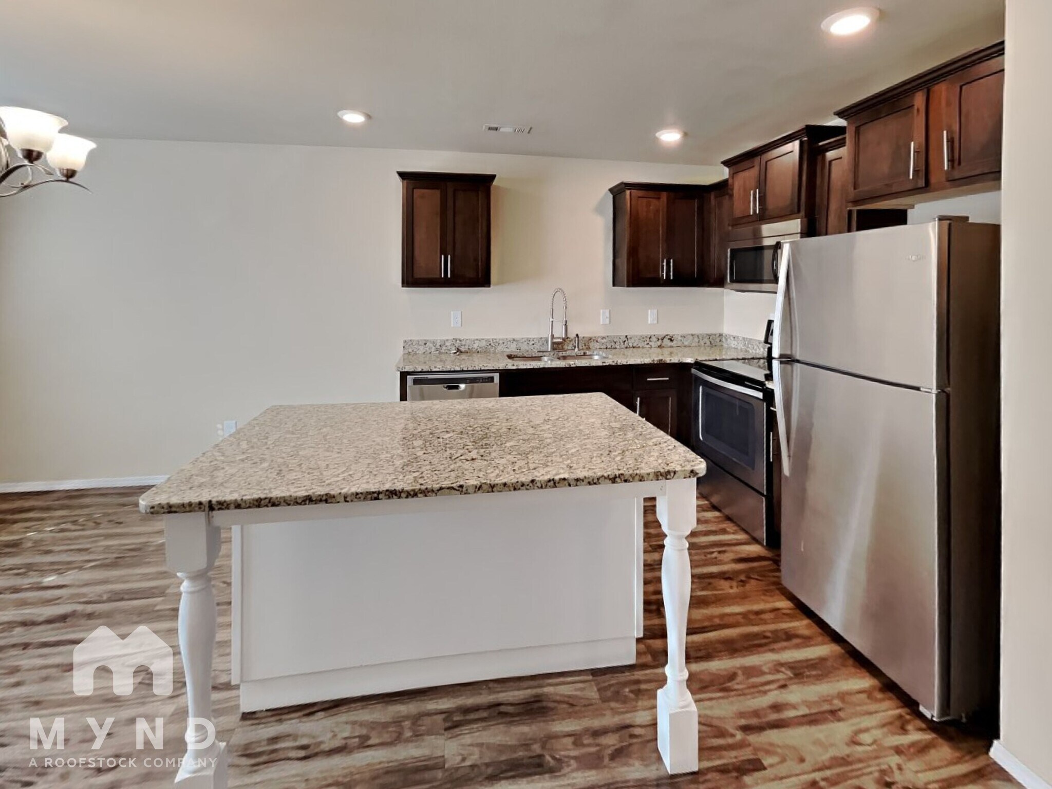 Building Photo - 2109 Cedar Cir