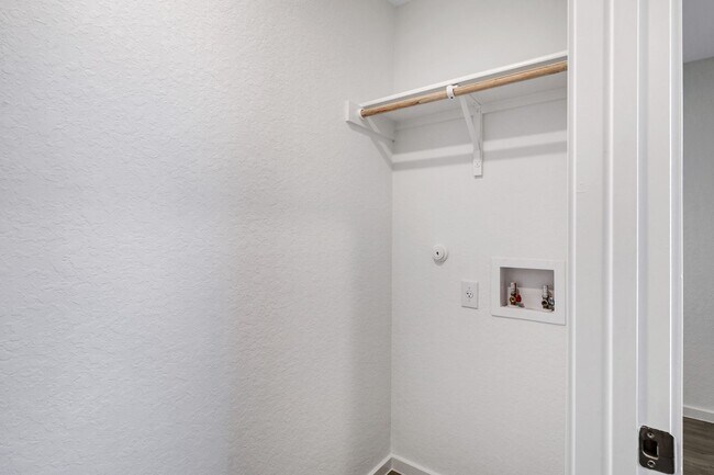 Building Photo - ***APPLICATION CURRENTLY UNDER REVIEW*** MOVE IN SPECIAL, ONE WEEK FREE***Open Concept Home in Wa...