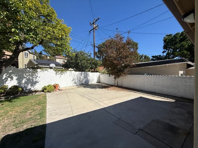 Building Photo - Amazing 3 Bedroom Montrose Home!