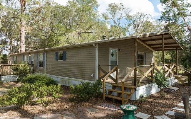 Building Photo - Peaceful 3 Bedroom Home just minutes to Live Oak
