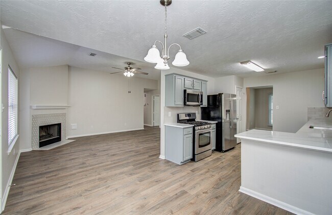 Building Photo - 16218 Hilton Head Ln