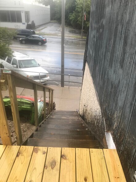 Building Photo - 517 W State St