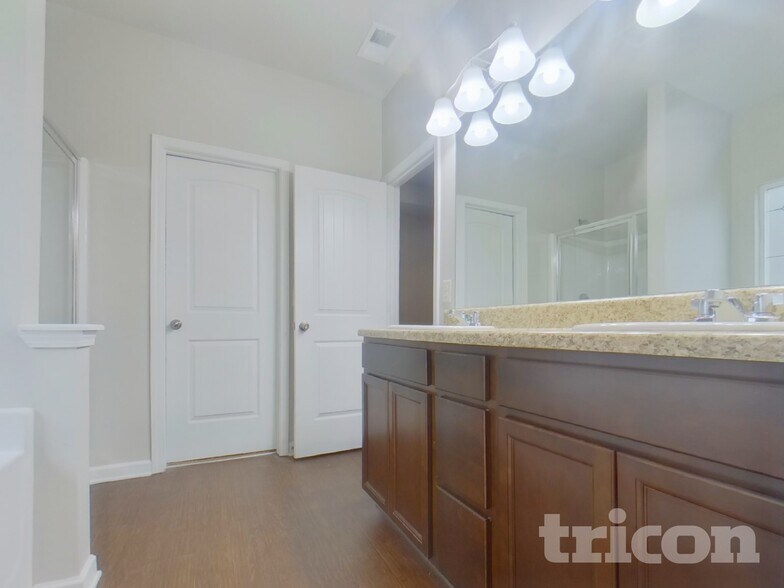 Building Photo - 55 Thorndale Ct