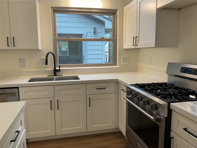 Building Photo - 28 E Lance Leaf Rd