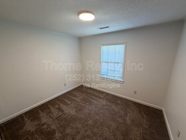 Building Photo - 2206 Candlewood Dr SW