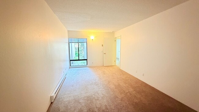 Building Photo - 2101 Shore Line Dr