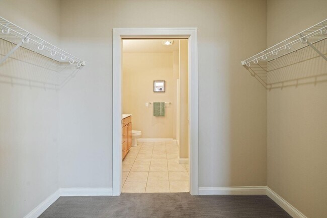 Building Photo - 141 Main St