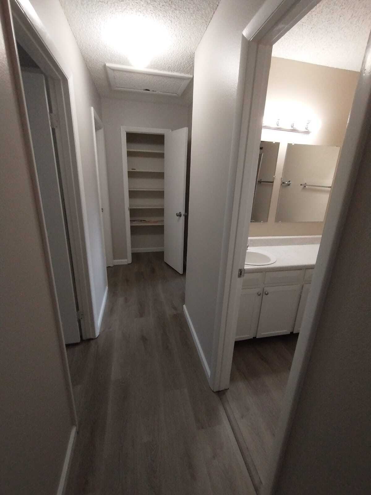 Hall/Full Bath/Linen Closet - 3275 Squaw Valley Dr
