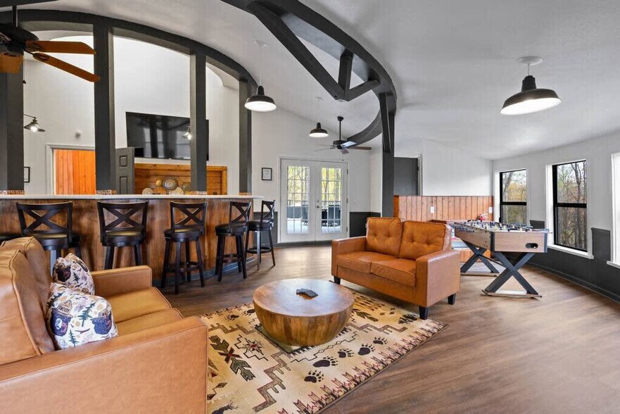 Building Photo - 578 Mountain Dr