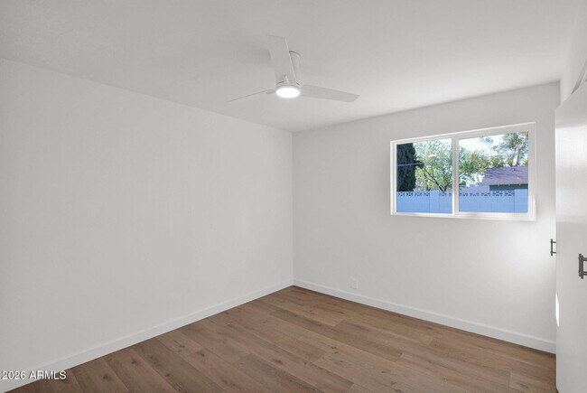 Building Photo - 501 W Seldon Ln