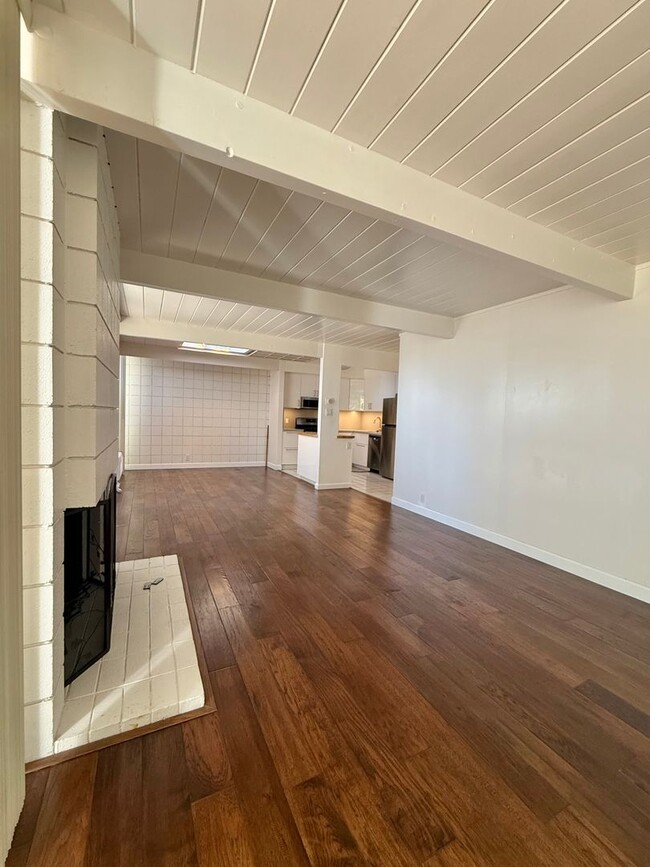 Building Photo - 2 Bedroom, 1 Bath Eichler -Townhouse, Sant...