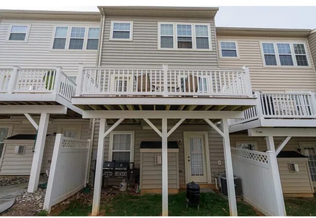 Building Photo - 23503 Forest Haven Way