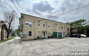 Building Photo - 1535 W Woodlawn Ave