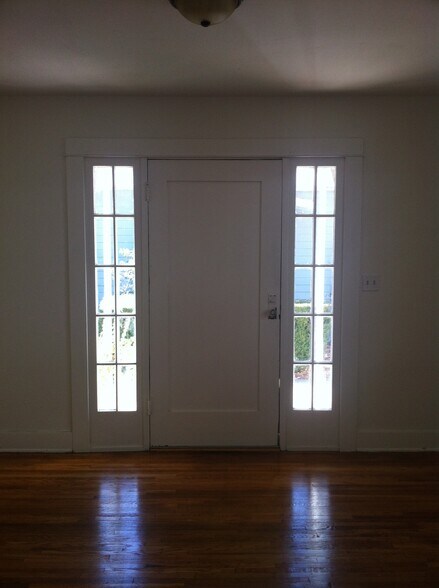 entrance - 420 El Centro St