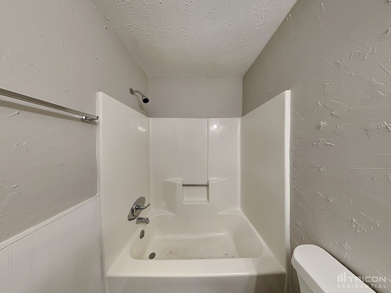 Building Photo - 151 Chantilly Ln