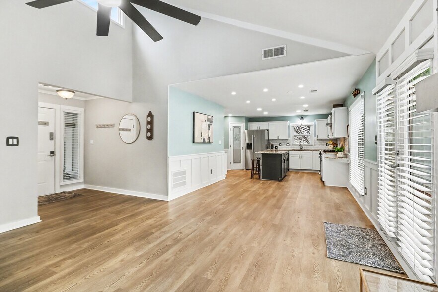 Building Photo - 210 Fireside Way