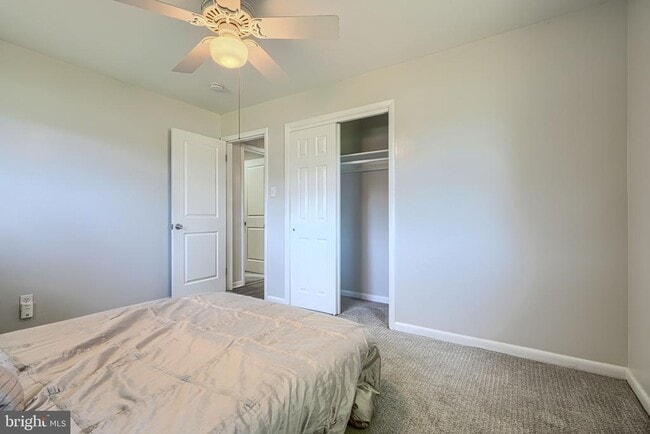 Building Photo - 520 White Oak Dr