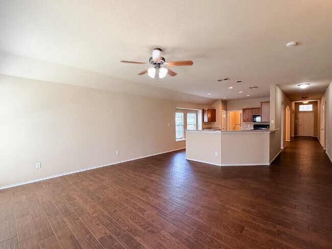 Building Photo - 3 bed, 2 Bath Home in North Fort Worth