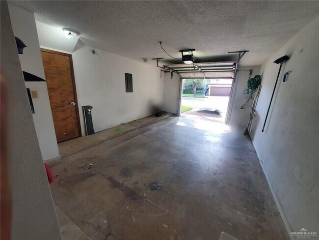 Building Photo - 120 Sunflower Ave