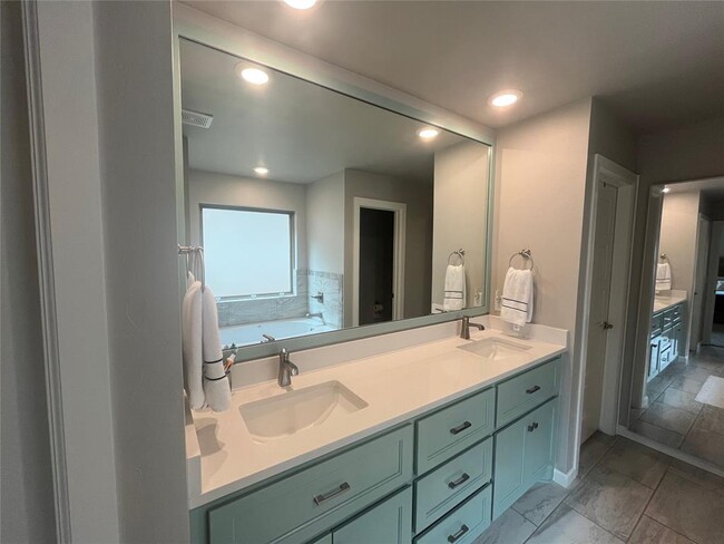 Building Photo - 5405 Carmel Crk Dr