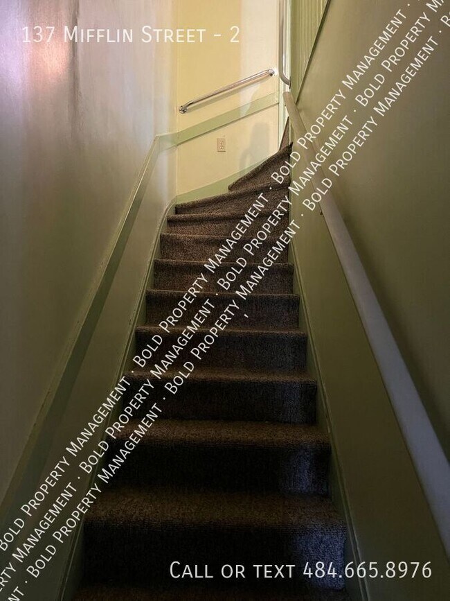 Building Photo - 137 Mifflin St