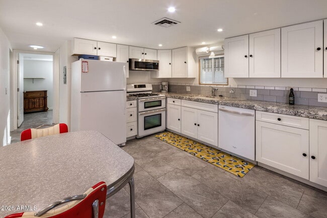 Building Photo - 2311 N Gayridge Rd