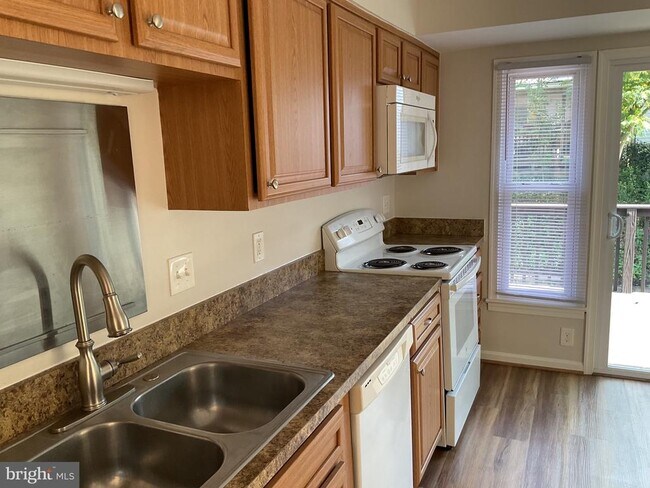 Building Photo - 8904 Grass Valley Ct