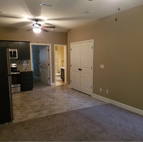 Building Photo - 2176 SW Timbertrace Ln