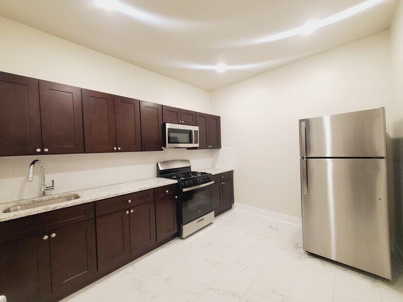 391 Forrest St 3A - 387 Forrest St