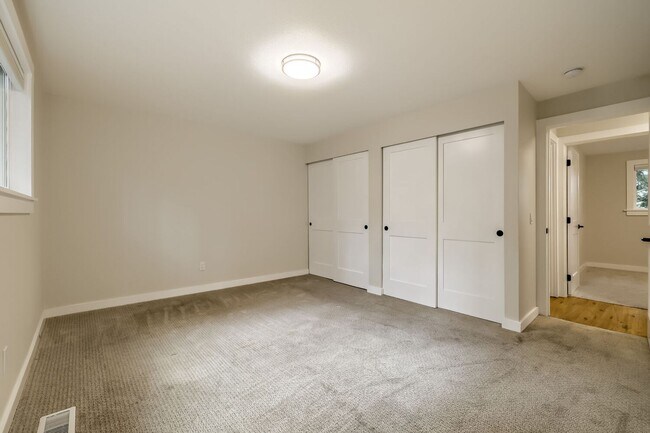 Building Photo - Bright & Charming 4bed/2.5bath in Desirable Edmonds Neighborhood!