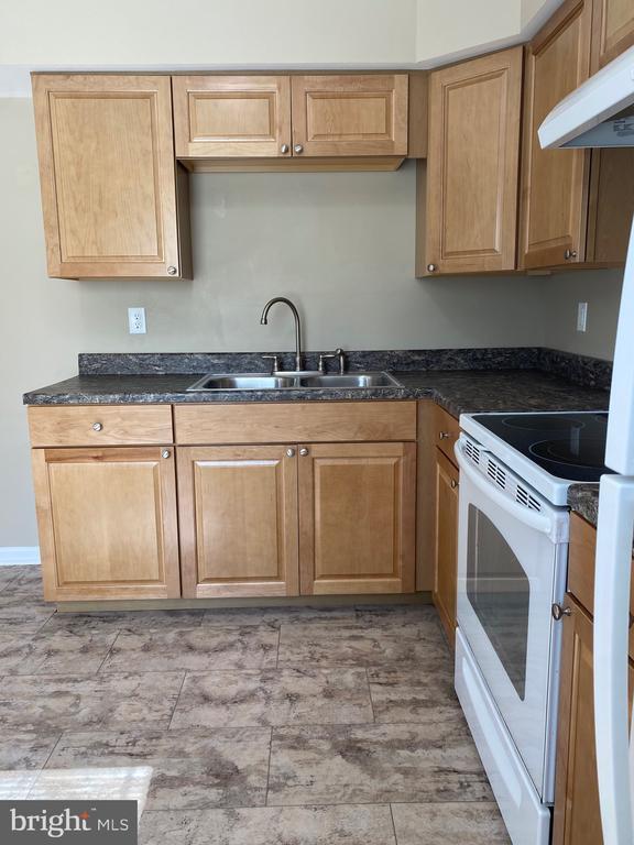 Building Photo - 208 Hackberry Dr