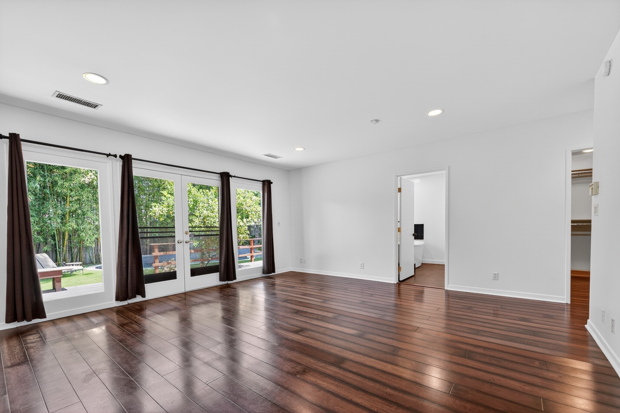 Building Photo - 13047 Dickens St