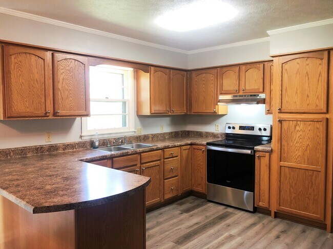 Building Photo - 1555 Flintwood Ave