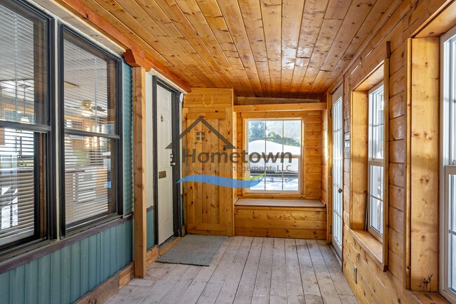 Building Photo - 2 Bedroom 1 Bathroom Home in a Beautiful Remote Rustic Setting Available in Priest River!