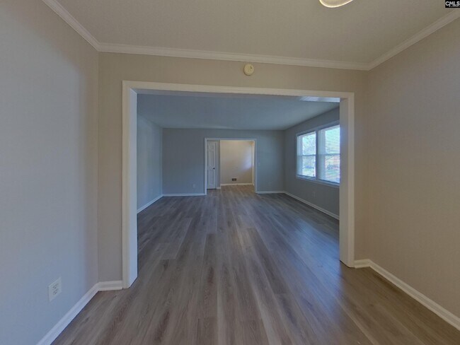 Building Photo - 208 Southampton Dr