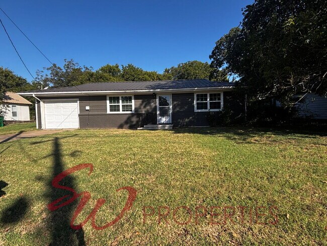 Building Photo - Cozy 2 Bed, 1 Bath Home