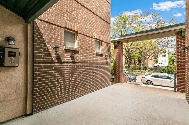 Building Photo - 1727 Pearl St